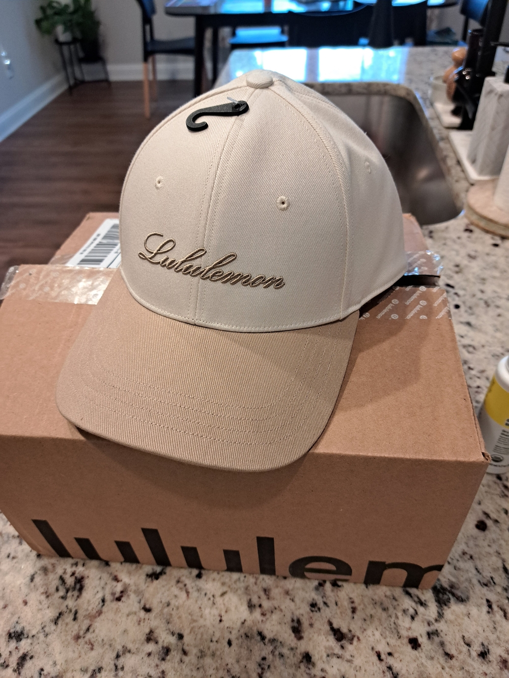 Lululemon NWT Two-Tone Cream Baseball Cap Women's Size Small